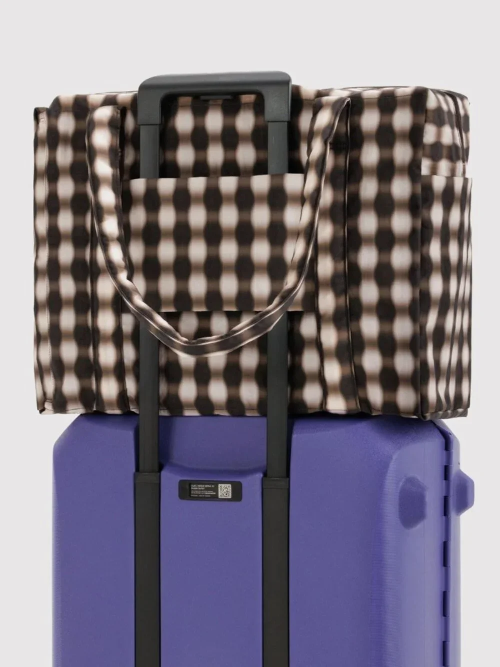 Baggu Cloud Carry On in Blurred Gingham Brown - Picture 3 of 10